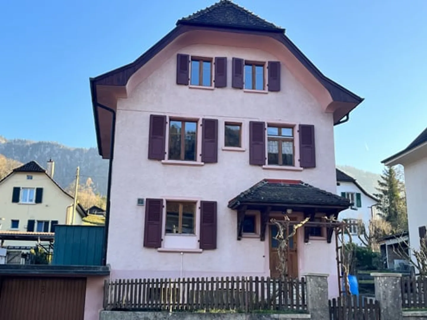 Casa unifamiliare affascinante e spaziosa con 7,5 stanze in una buona posizione - Foto 2 di 34