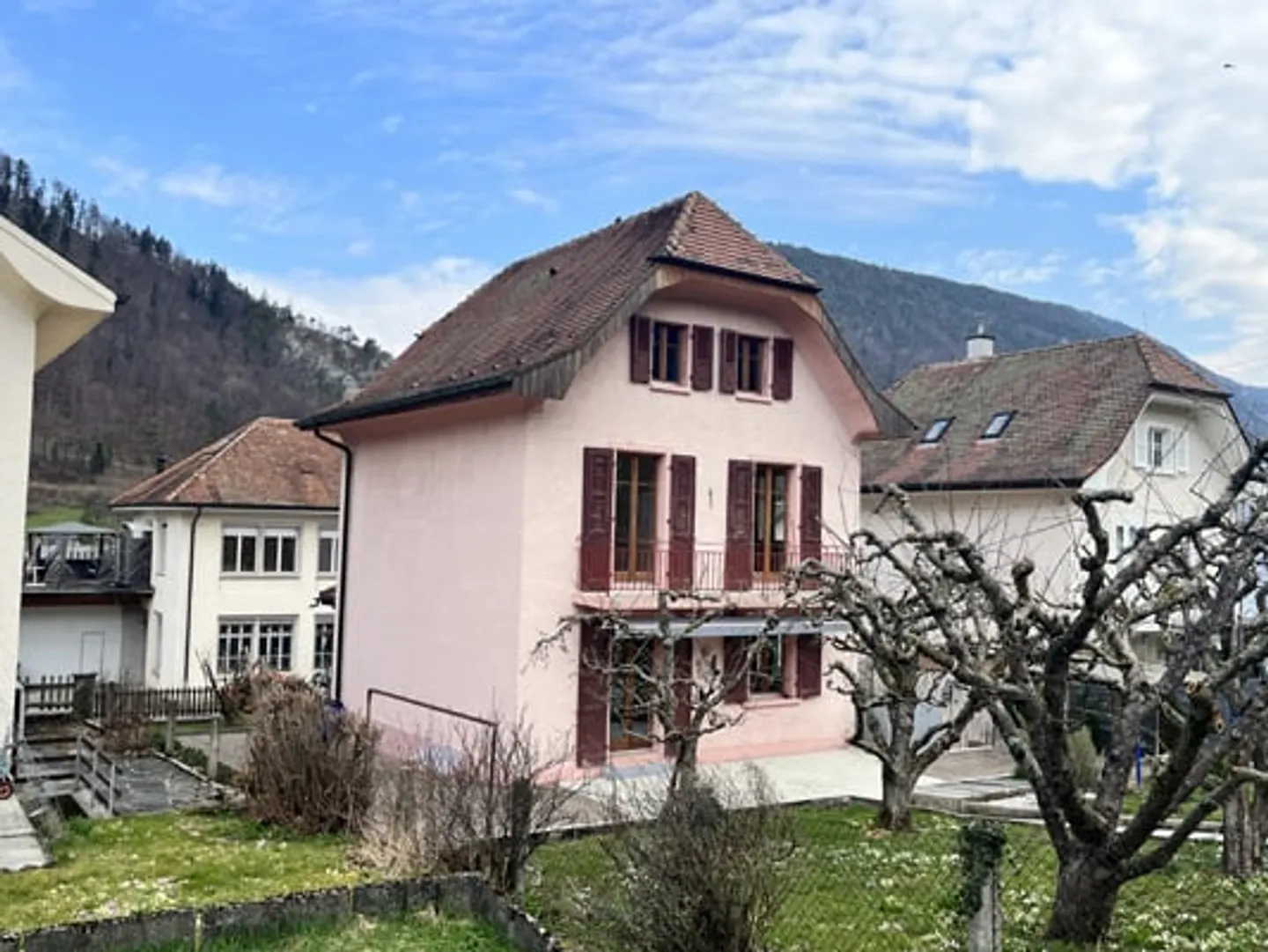 Casa unifamiliare affascinante e spaziosa con 7,5 stanze in una buona posizione - Foto 4 di 34