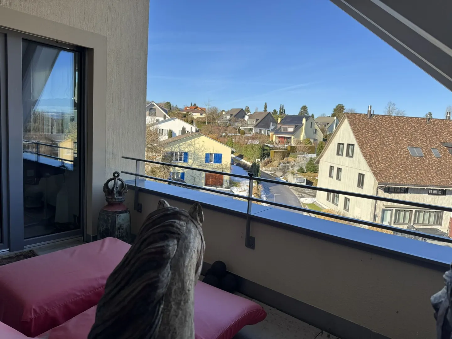 Stylish living above the rooftops of Esslingen - modern apartment near the train station - Photo 8 of 9