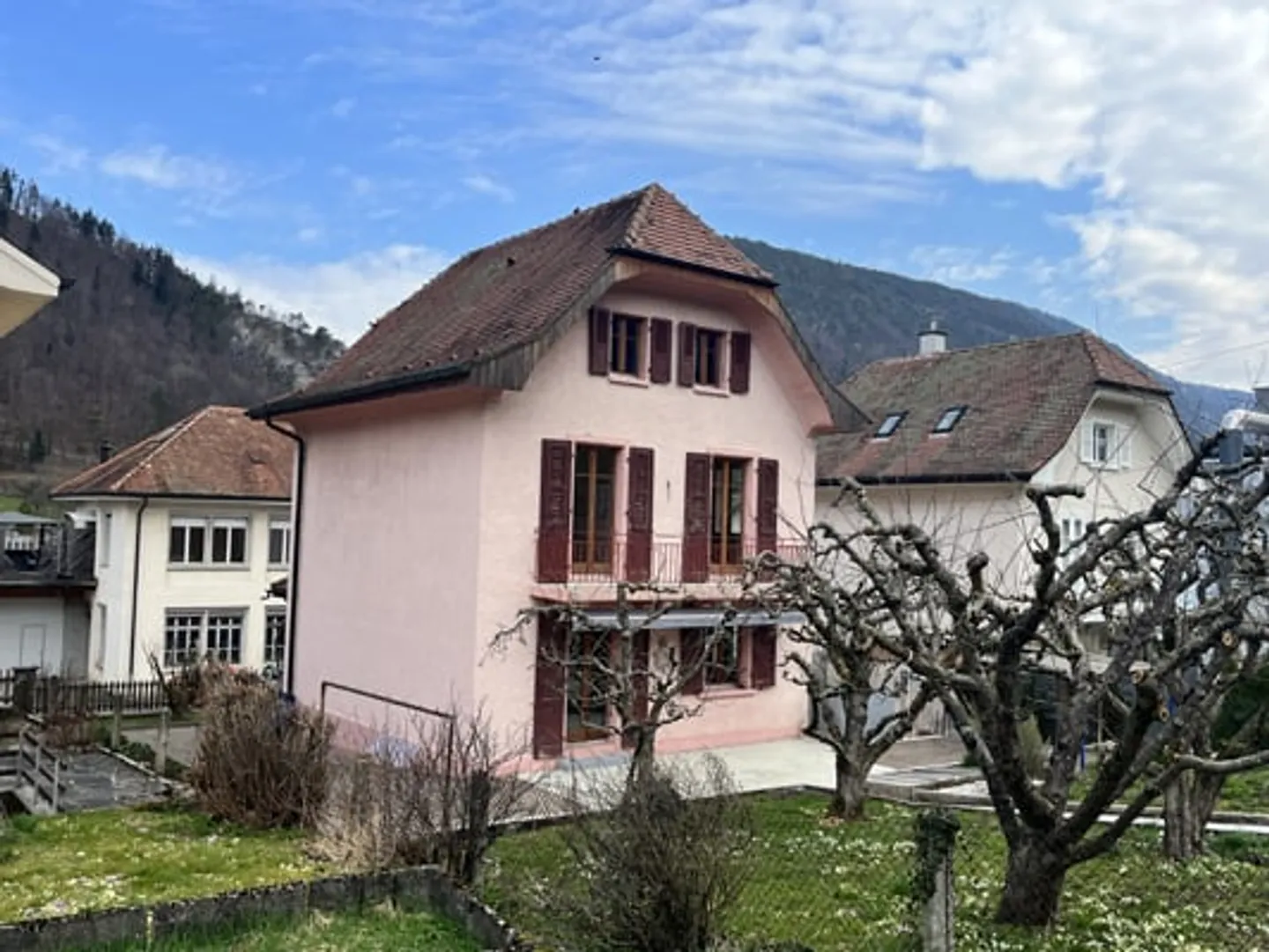 Casa unifamiliare affascinante e spaziosa con 7,5 stanze in una buona posizione - Foto 7 di 34