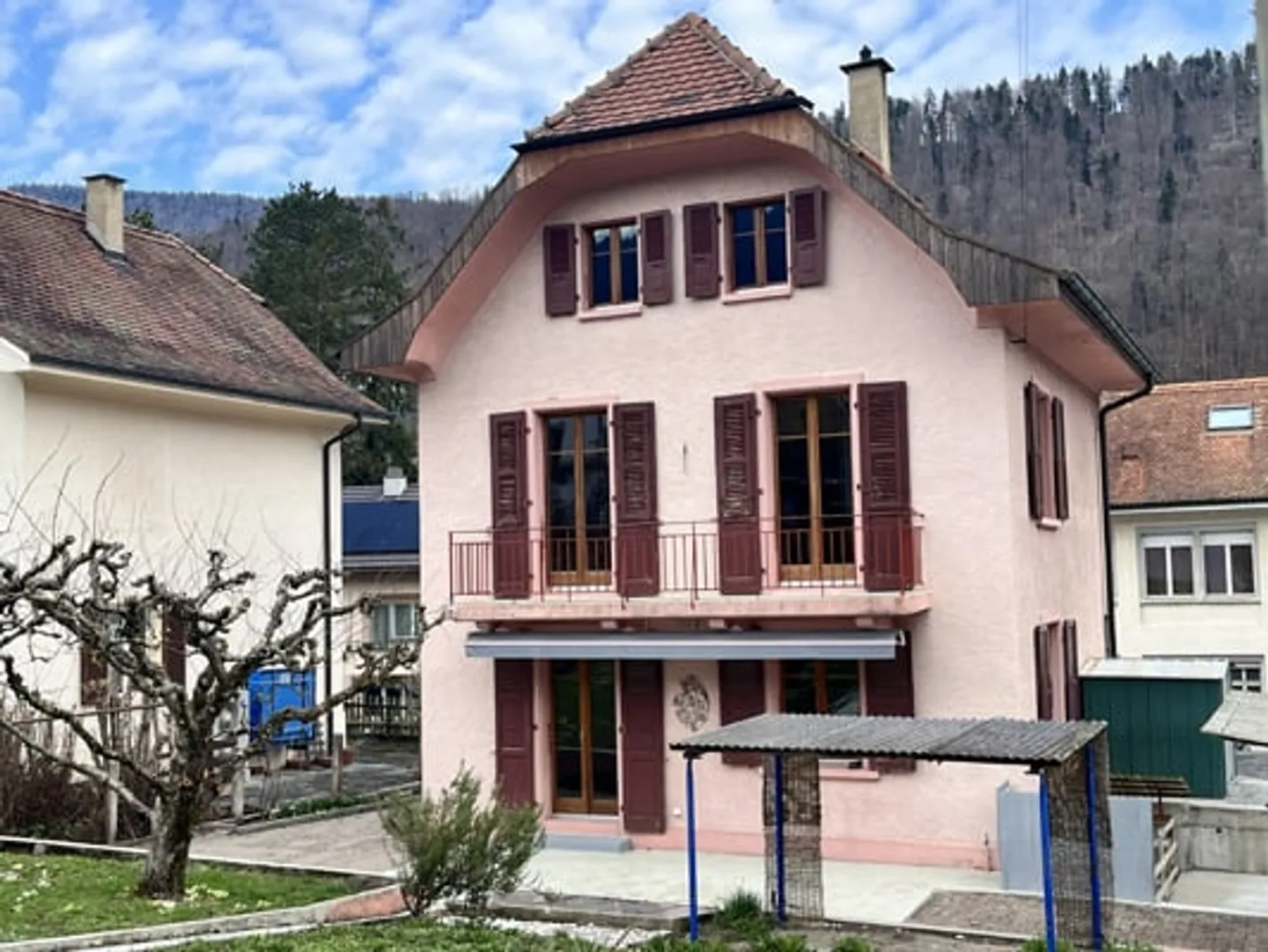 Casa unifamiliare affascinante e spaziosa con 7,5 stanze in una buona posizione - Foto 8 di 34