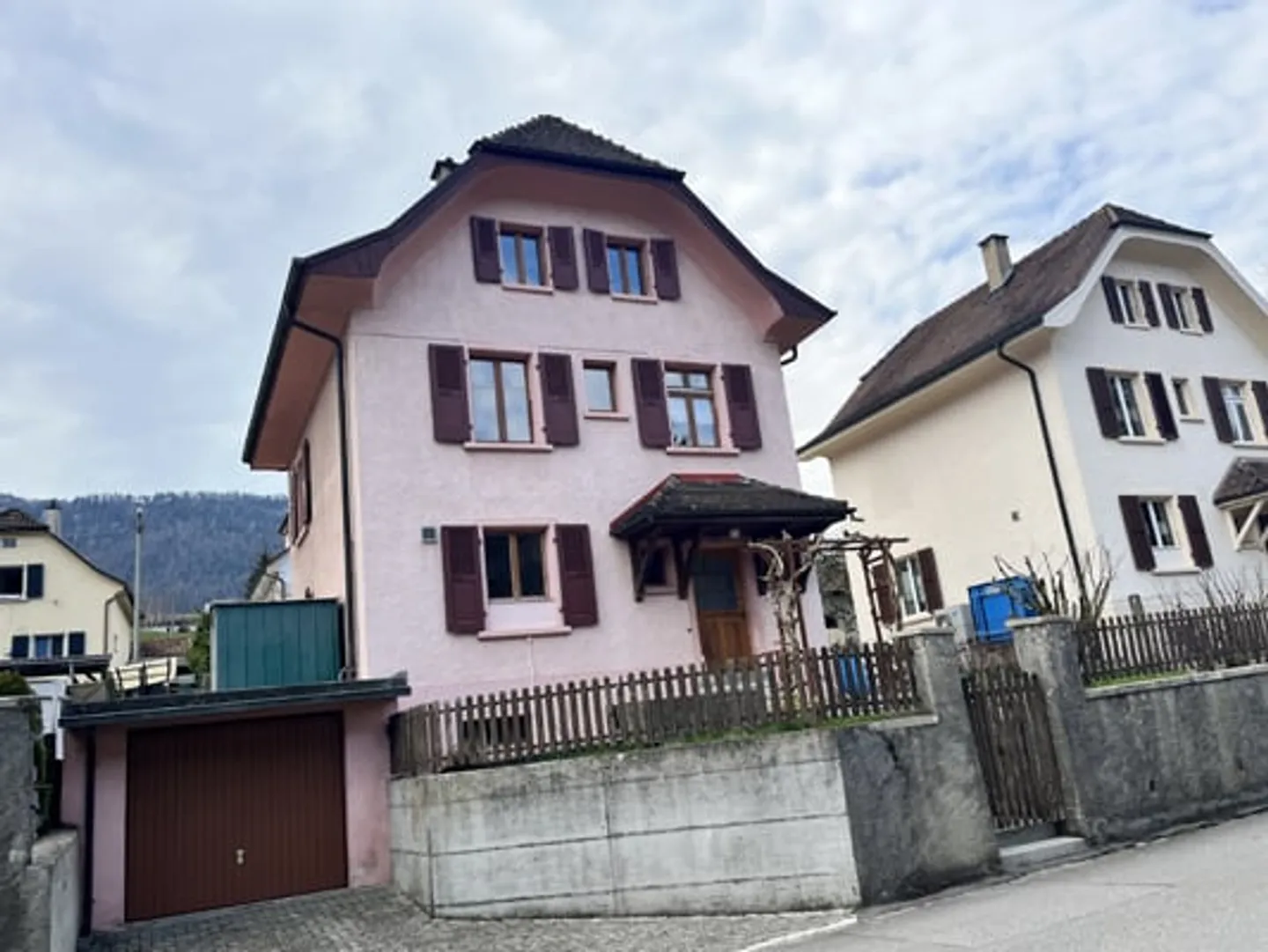 Casa unifamiliare affascinante e spaziosa con 7,5 stanze in una buona posizione - Foto 9 di 34