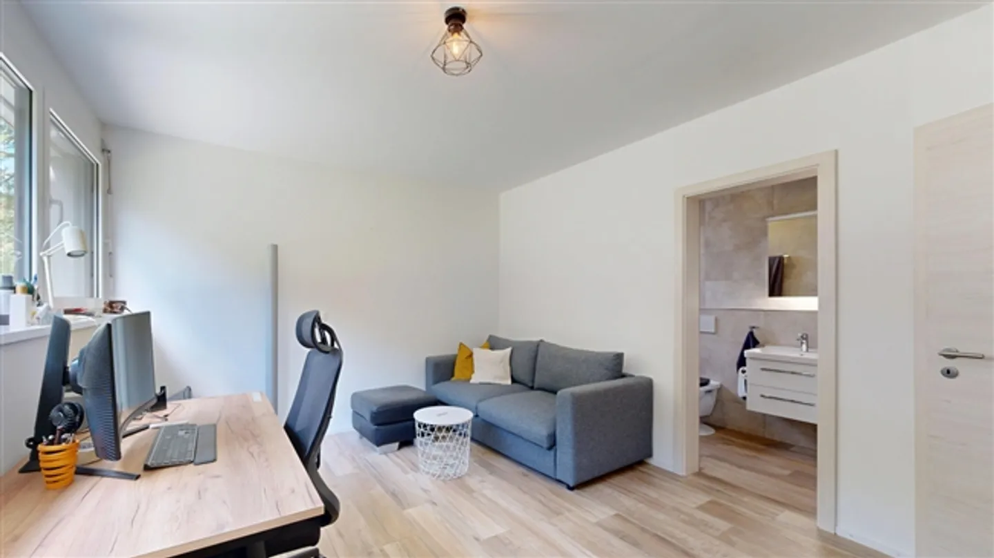 «Moderne 4.5-Zimmer-Maisonettewohnung mit Terrasse und eigenem Garten» - Foto 17 von 20