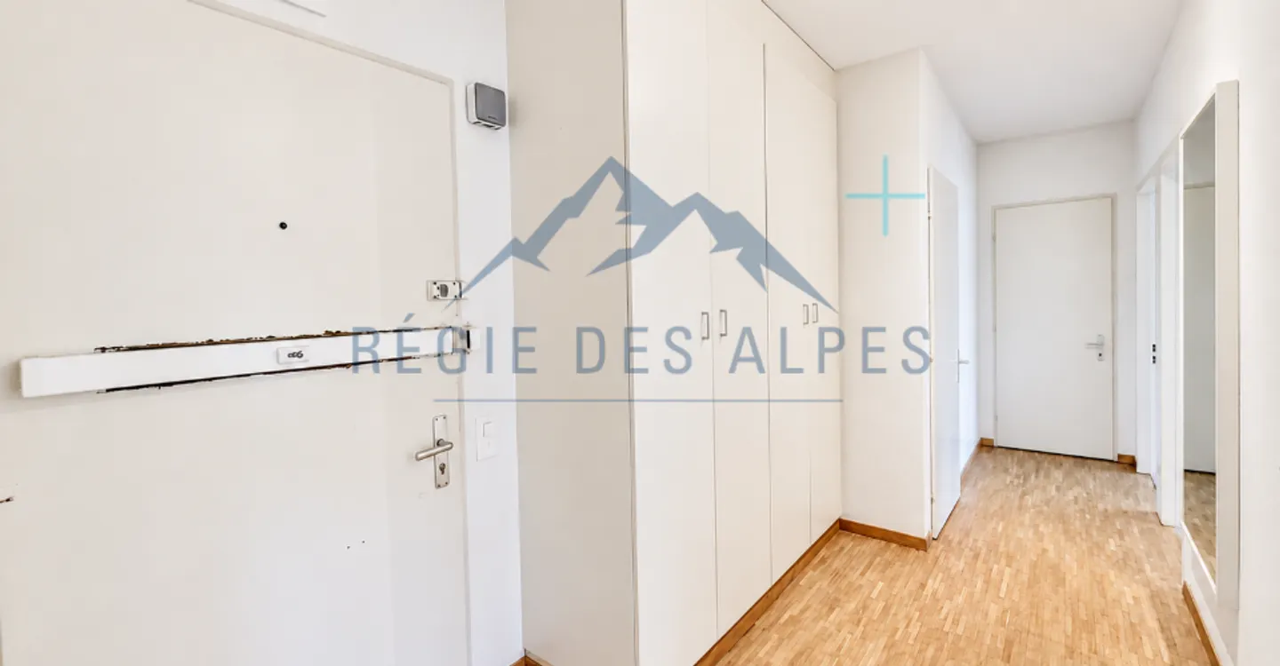 Charming 4-room apartment | Close to international organizations - Photo 2 of 6