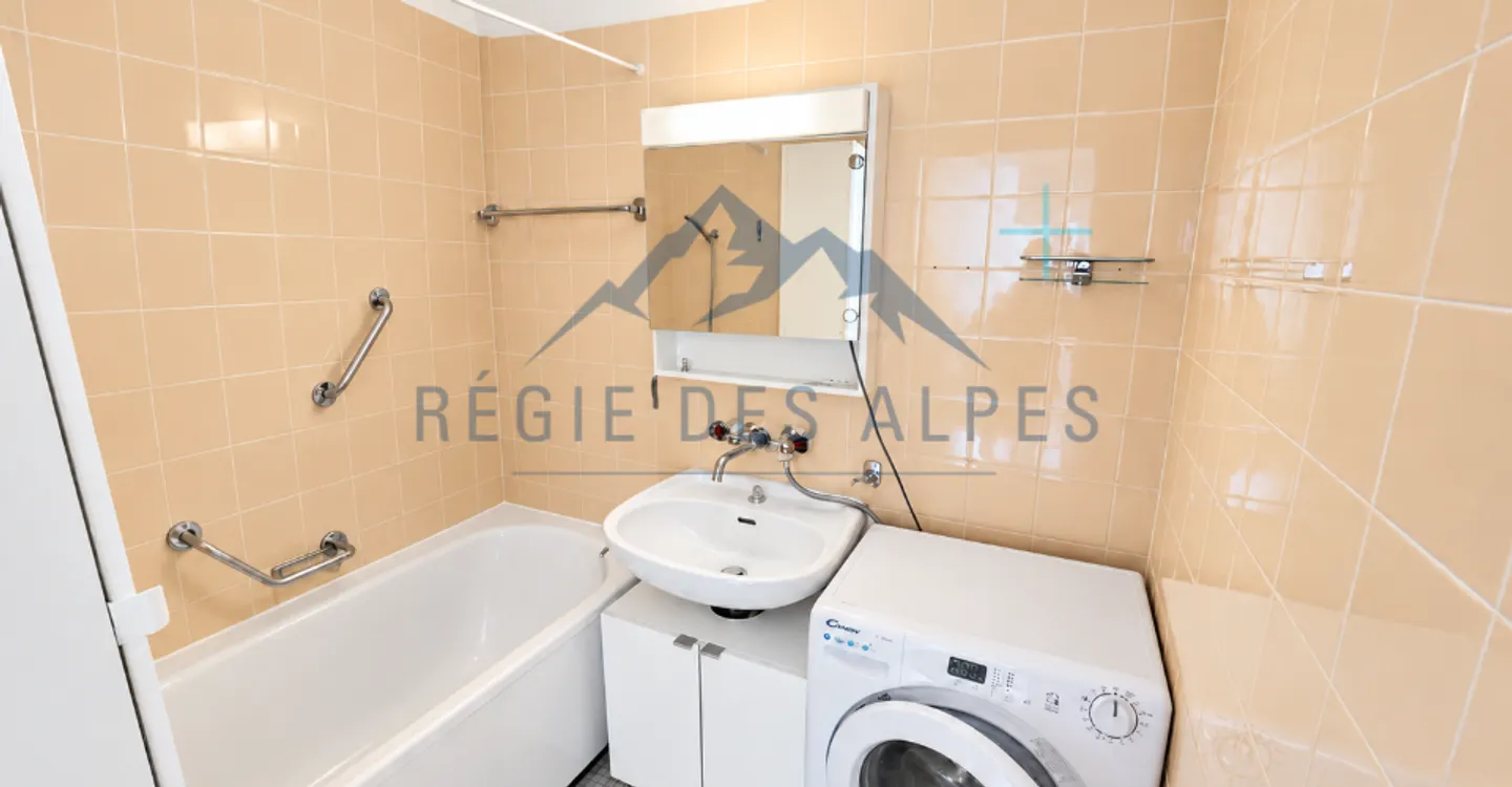 Charming 4-room apartment | Close to international organizations - Photo 3 of 6