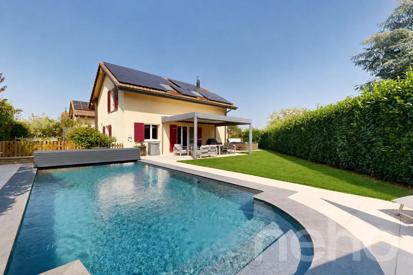 Superb 5.5-room detached house with heated pool - Photo 1 of 13