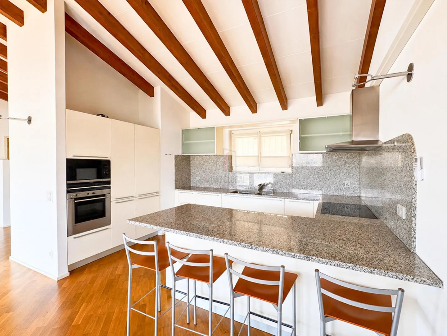 LA TUA CASA IN ZONA ESCLUSIVA CON PARZIALE VISTA LAGO - Foto 5 di 13