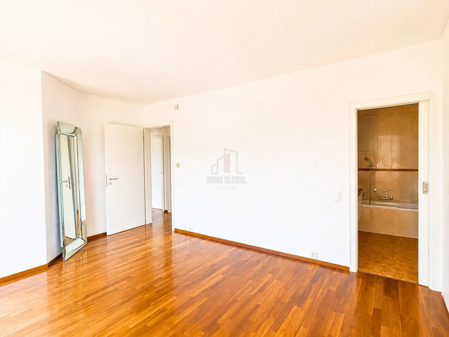 LA TUA CASA IN ZONA ESCLUSIVA CON PARZIALE VISTA LAGO - Foto 9 di 13