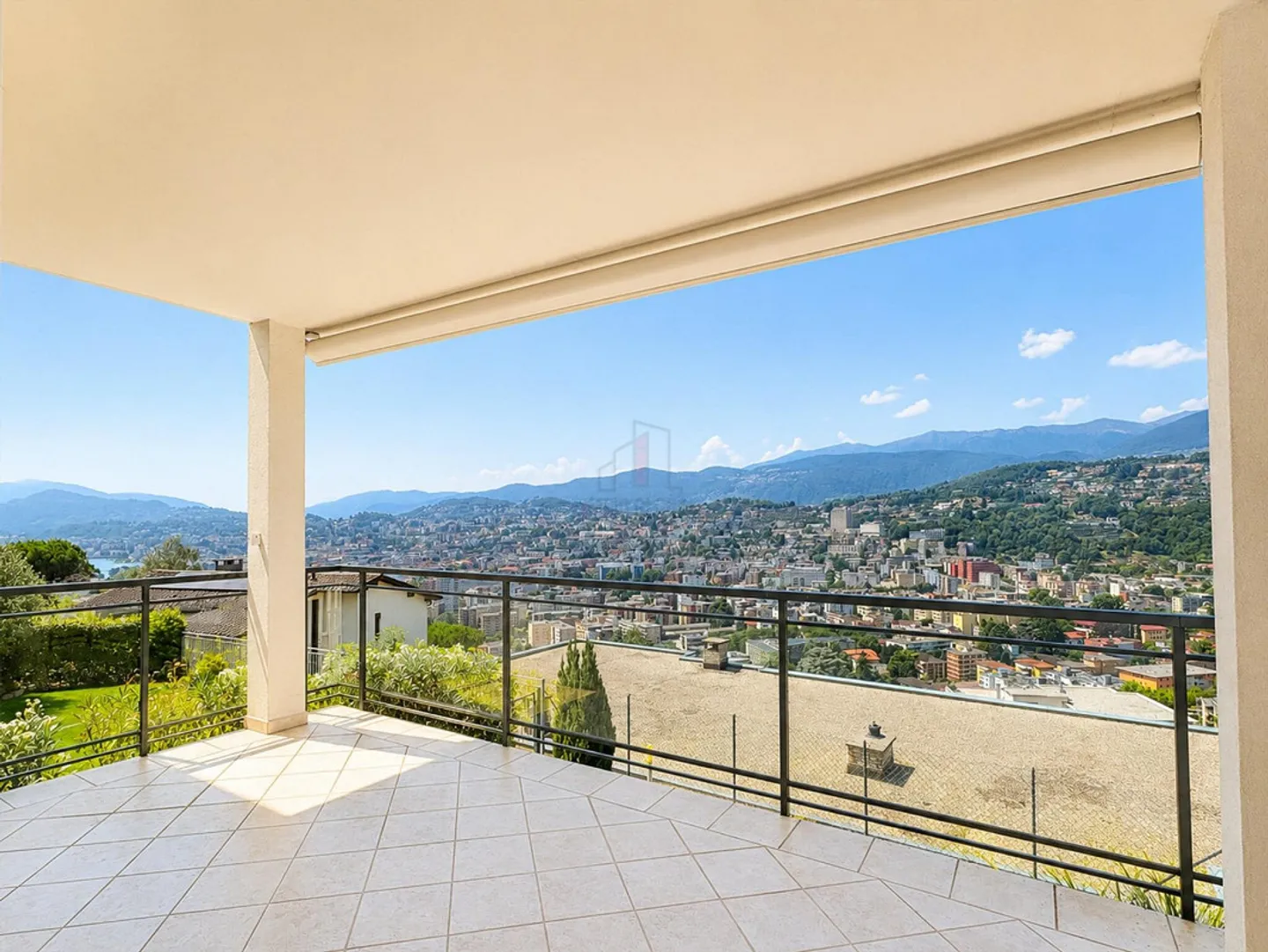 LA TUA CASA IN ZONA ESCLUSIVA CON PARZIALE VISTA LAGO - Foto 13 di 13