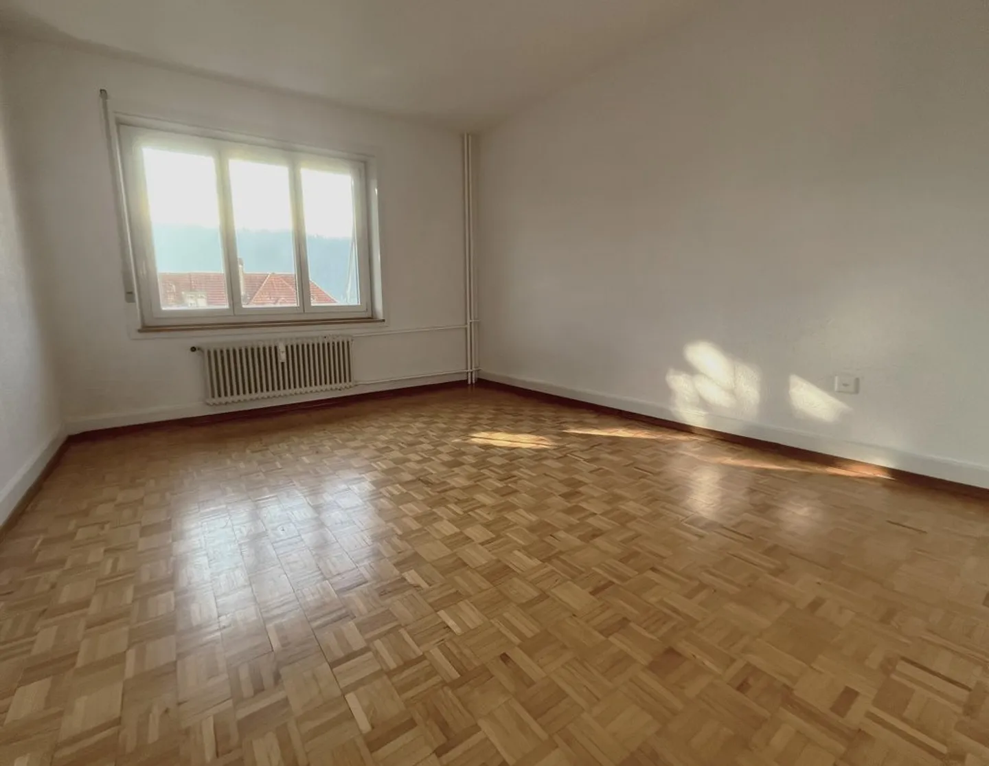 Three-room apartment in a quiet and sunny neighborhood - Photo 4 of 8