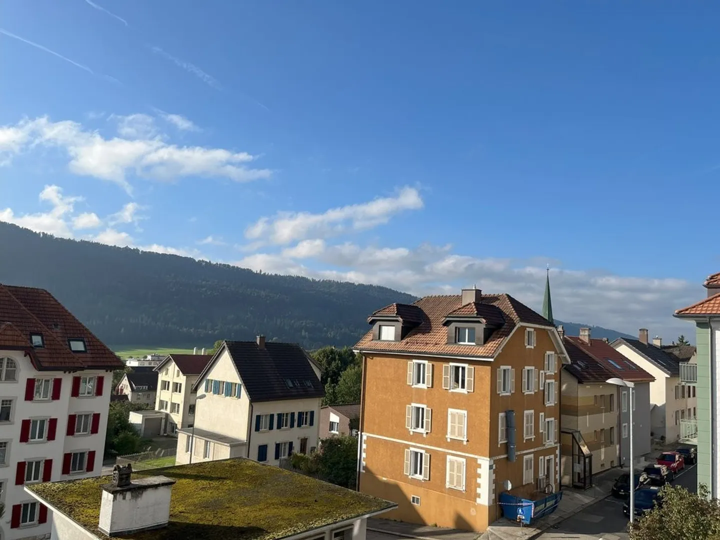 Three-room apartment in a quiet and sunny neighborhood - Photo 8 of 8