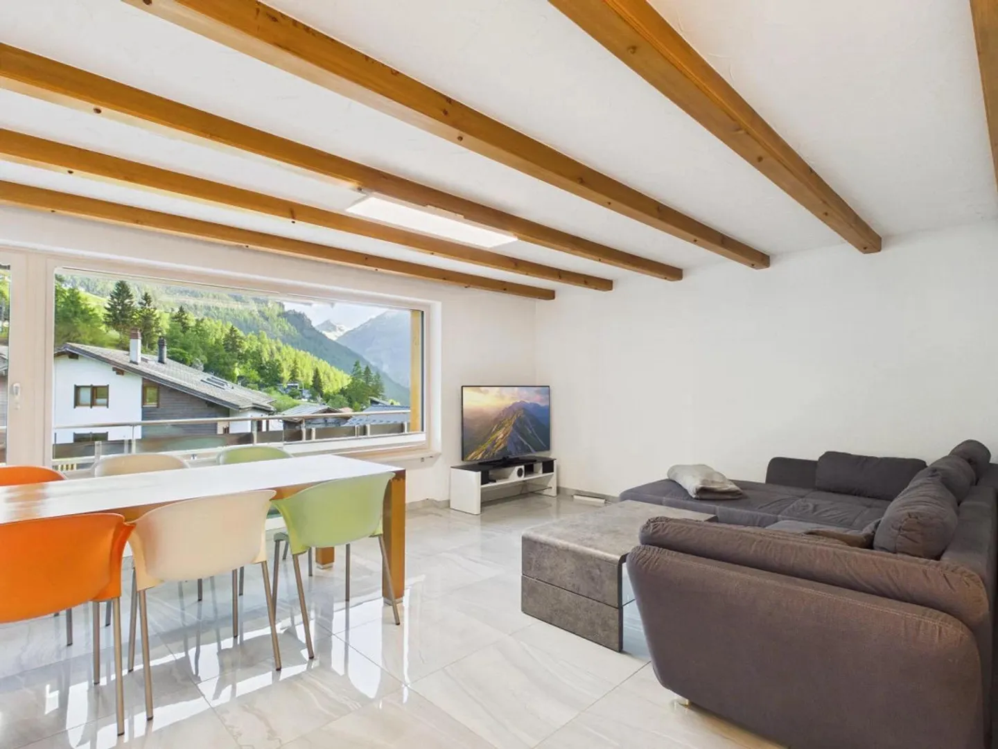 Charming Family Home with Garden - Photo 3 of 13
