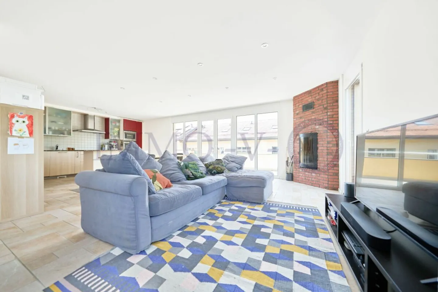 Spazioso e luminoso con terrazza sul tetto e balcone - Foto 2 di 9