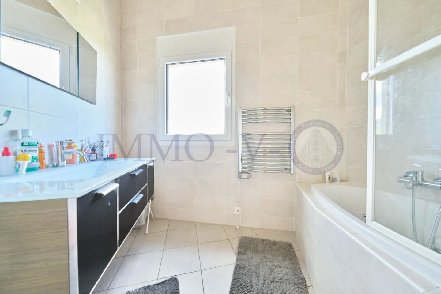 Spazioso e luminoso con terrazza sul tetto e balcone - Foto 9 di 9