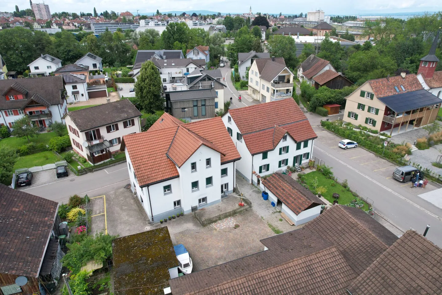 Attraktive Kapitalanlage mit zwei vollvermieteten Mehrfamilienhäusern - Foto 2 von 12