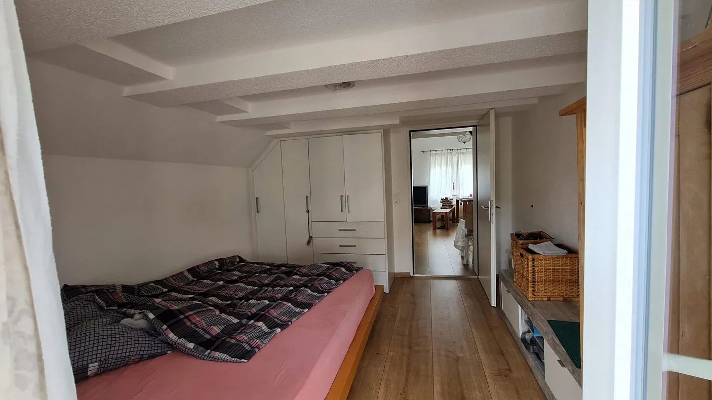 Appartamento unico di 3,5 stanze con galleria nel centro del villaggio - Foto 10 di 11