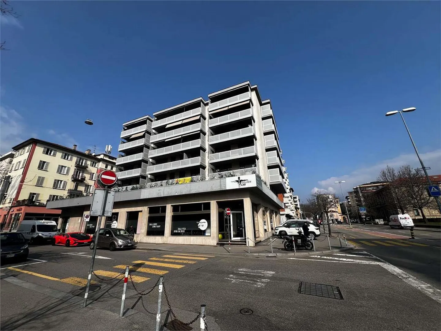 Posto di lavoro in ufficio (scrivania) in affitto a Lugano, Ref. 2673 - Foto 1 di 4