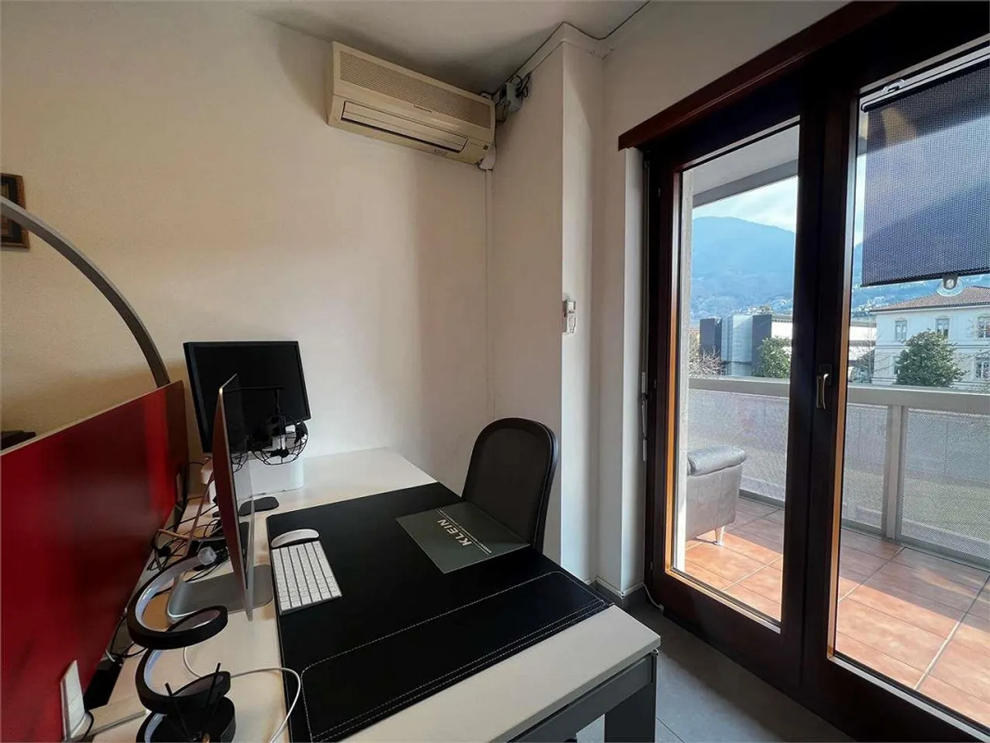 Posto di lavoro in ufficio (scrivania) in affitto a Lugano, Ref. 2673 - Foto 2 di 4