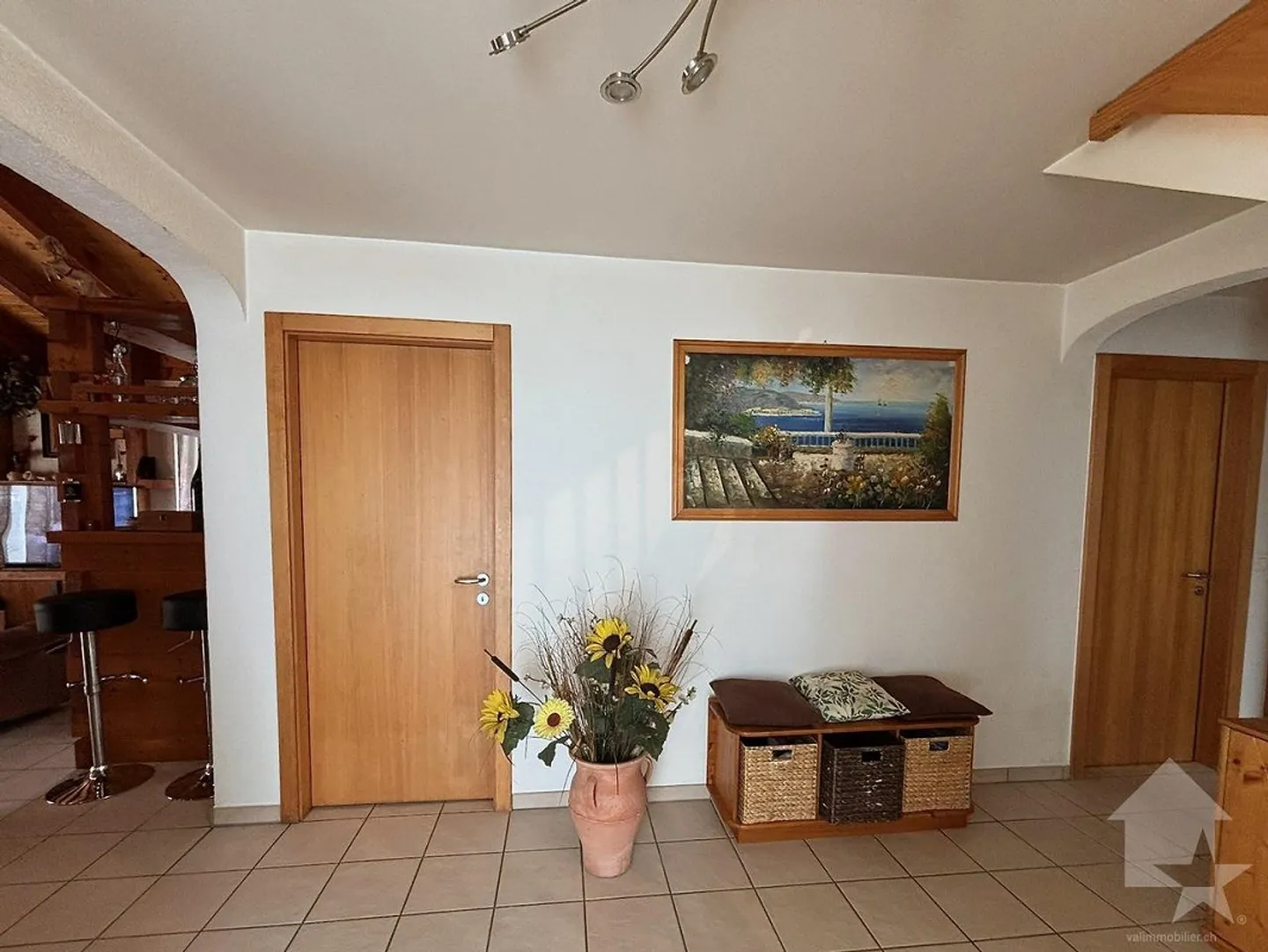 Einfamilienhaus mit großem Außenbereich und Zaun - Foto 12 von 30
