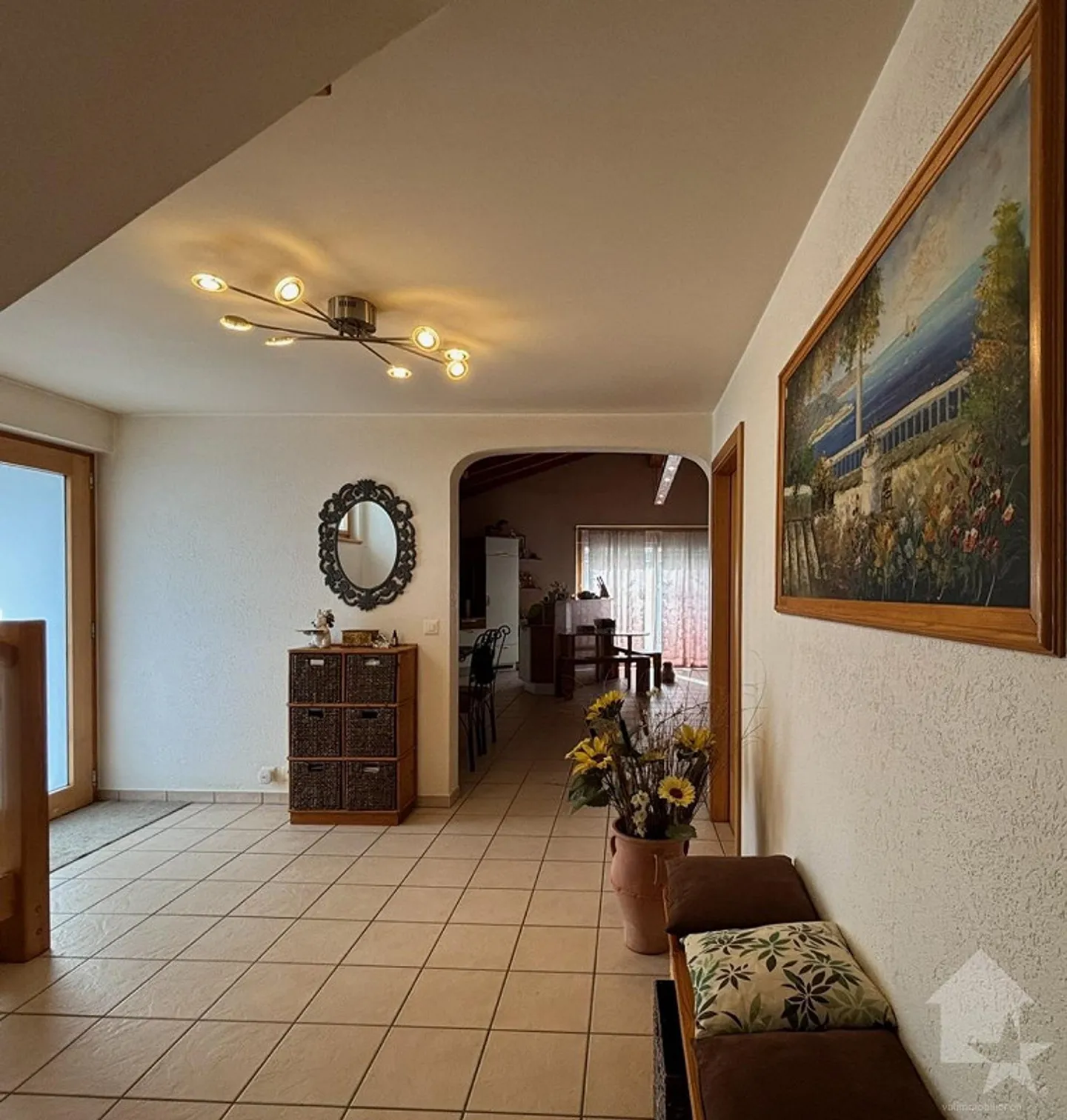 Einfamilienhaus mit großem Außenbereich und Zaun - Foto 15 von 30