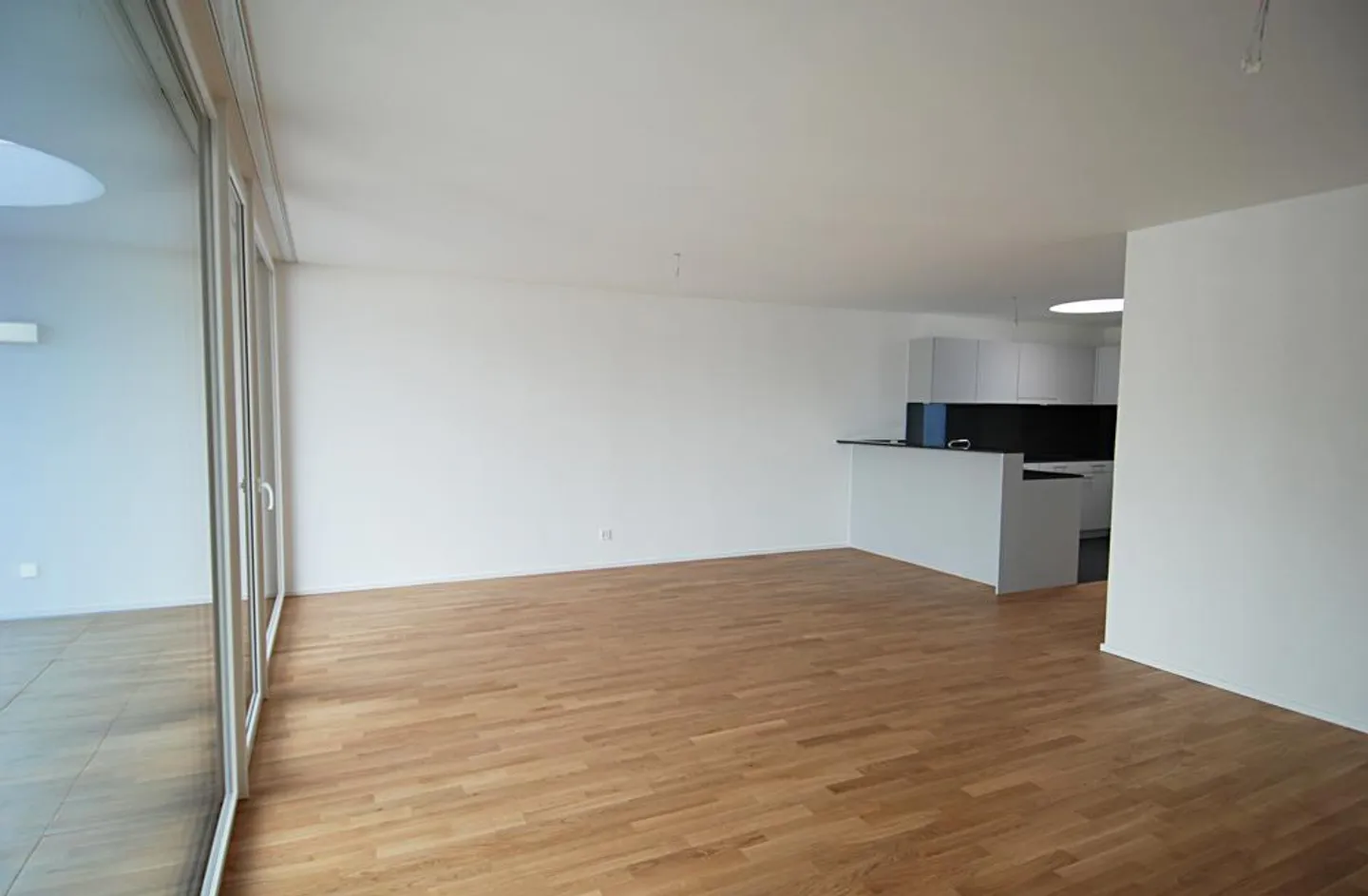 Modern 3.5-room apartment with 2 bathrooms - above the Spar - Photo 1 of 7