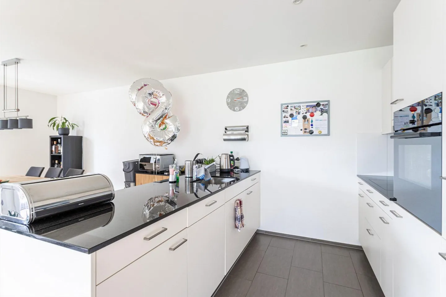 Moderne Wohnung mit viel Platz - Foto 1 von 8