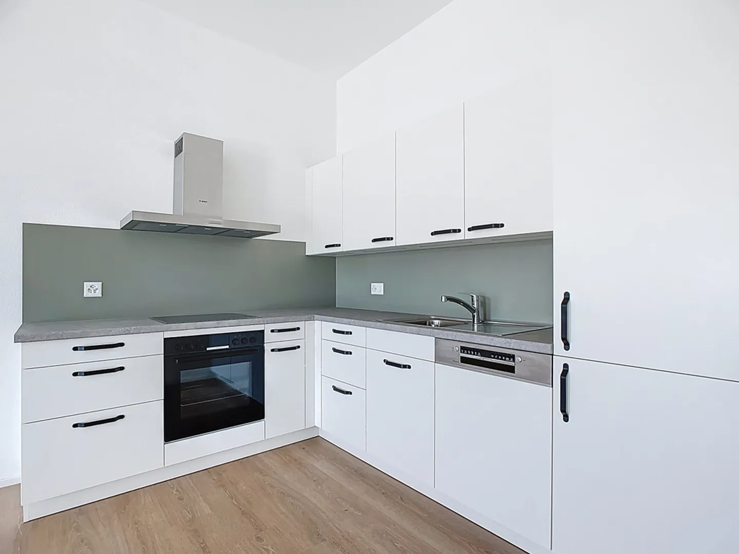 2.5-Room Half-Timbered Apartment with Balcony - Photo 2 of 11