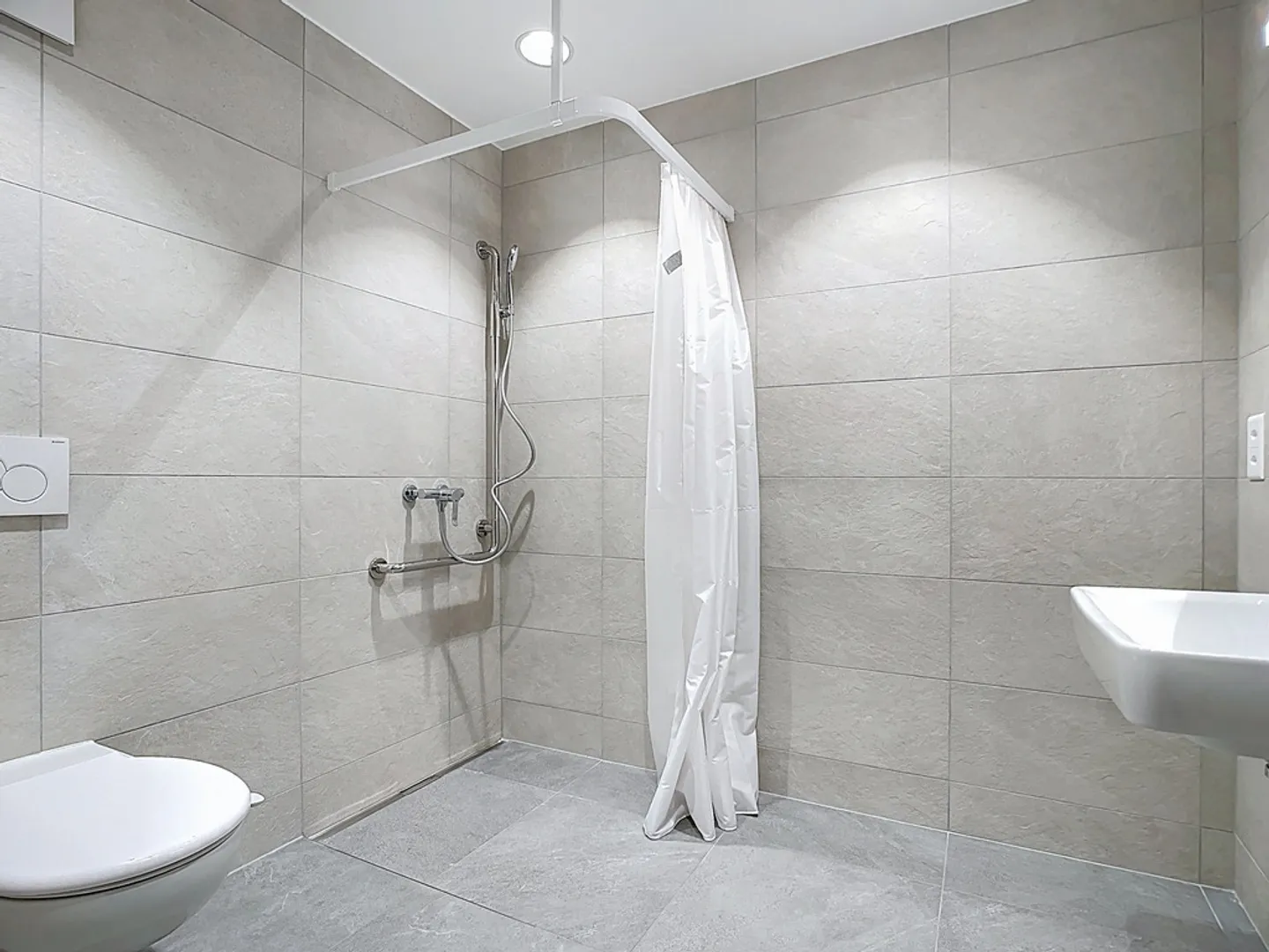 2.5-Room Half-Timbered Apartment with Balcony - Photo 5 of 11