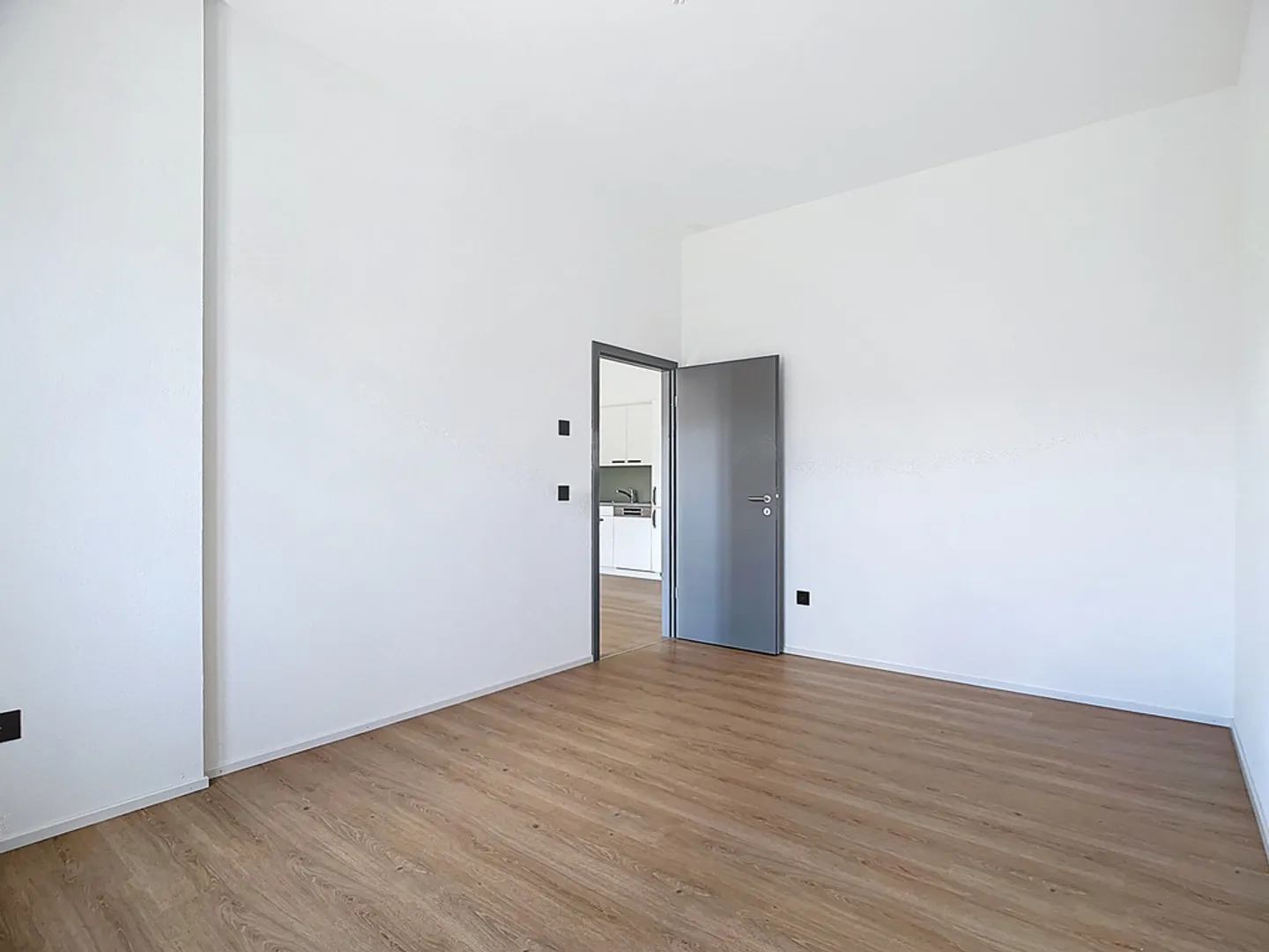 2.5-Room Half-Timbered Apartment with Balcony - Photo 7 of 11