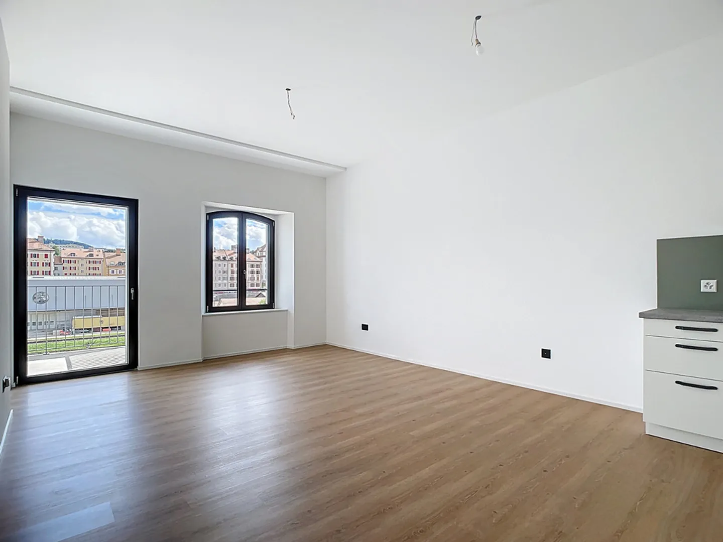 2.5-Room Half-Timbered Apartment with Balcony - Photo 8 of 11