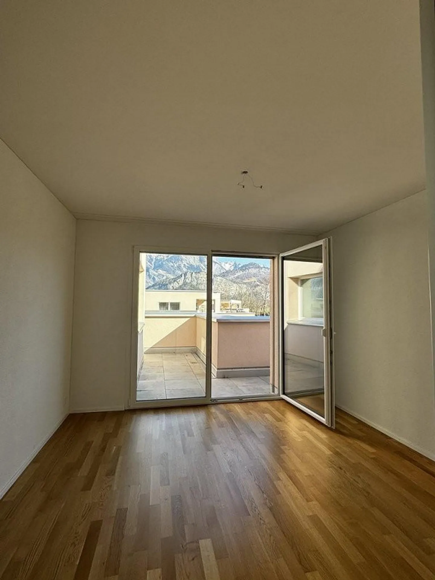 Moderne Attikawohnung mit Terrasse - Foto 5 von 9