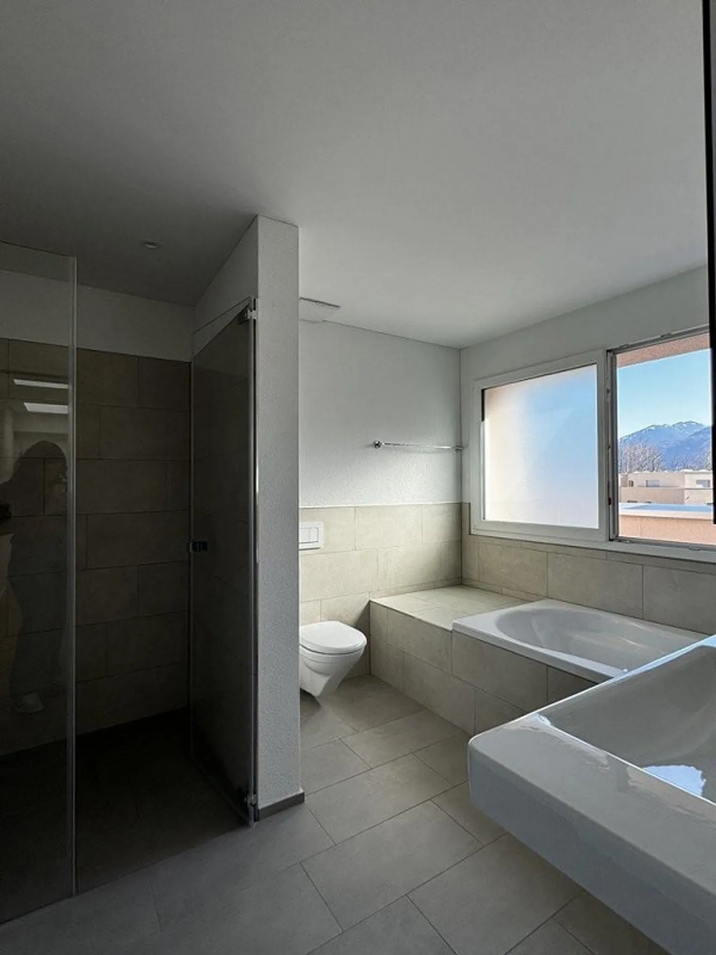 Moderne Attikawohnung mit Terrasse - Foto 7 von 9