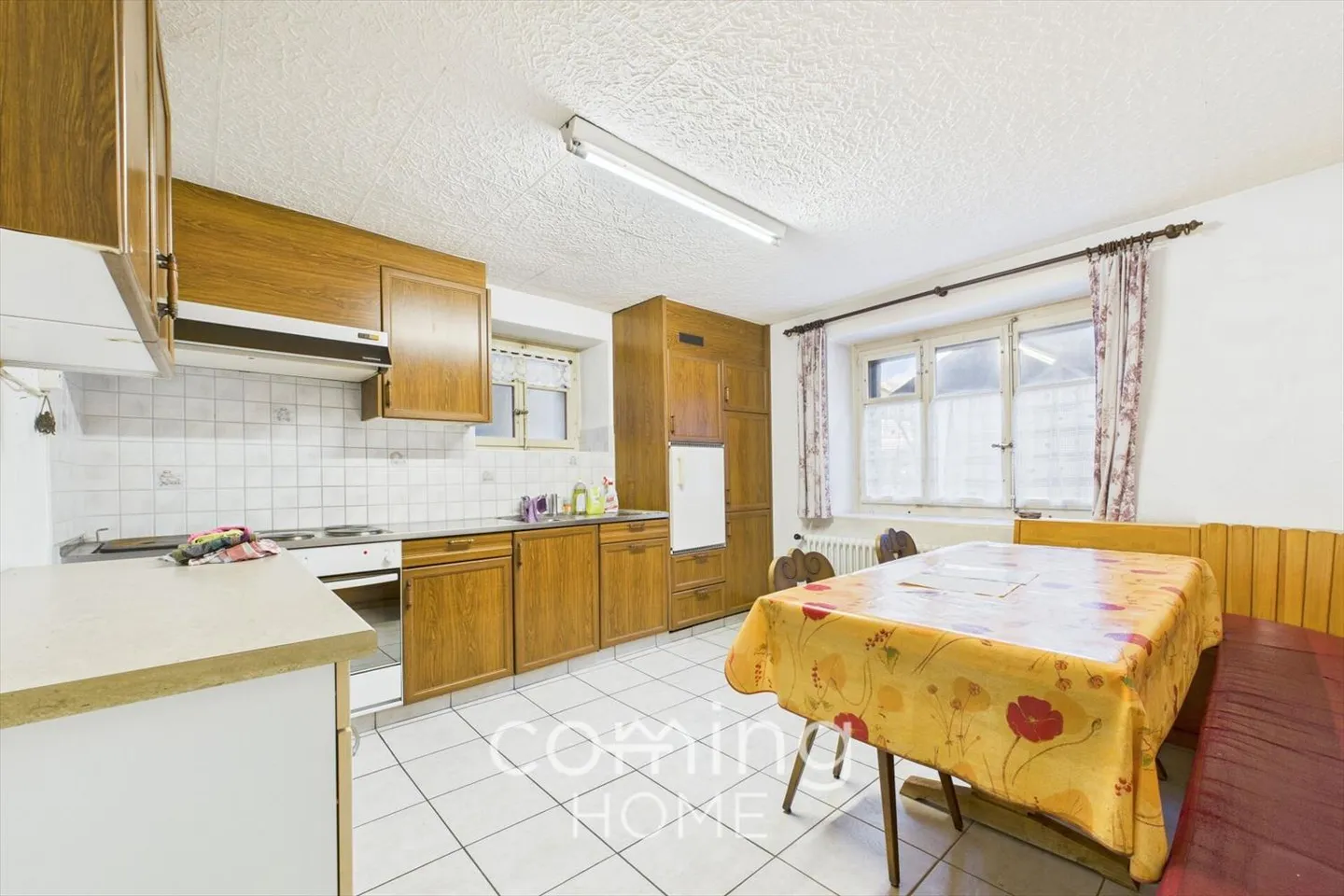 Charming Old Building in the Village Center - Single-Family Home with Potential in Turtmann-Unterems - Photo 2 of 11