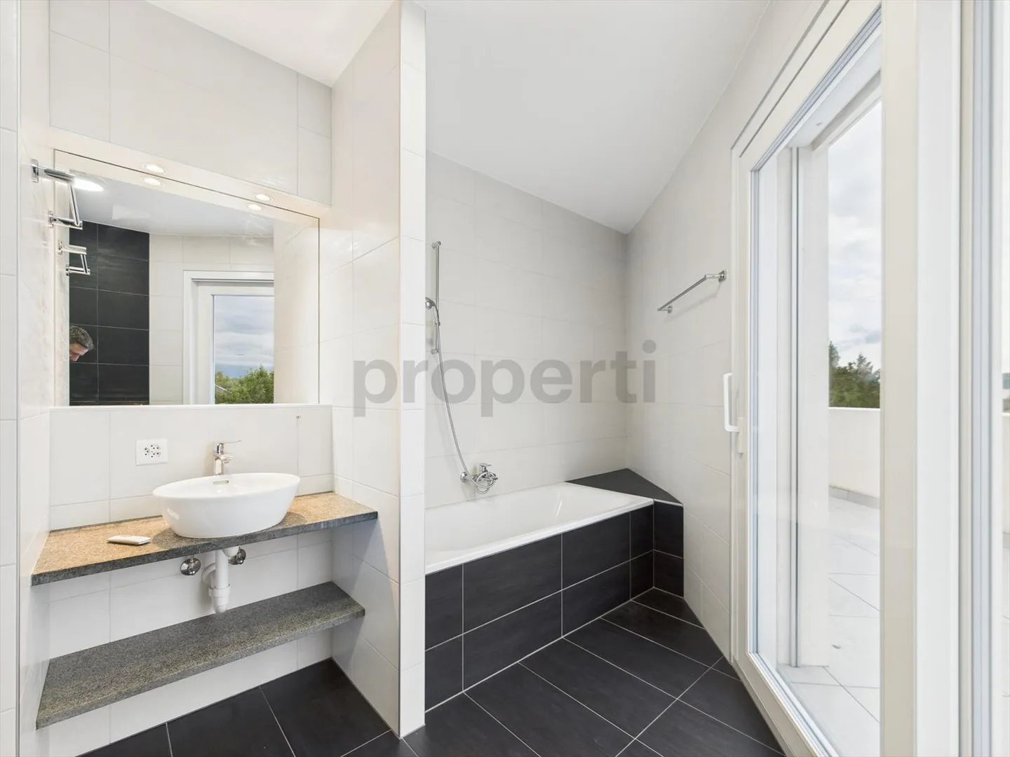 Attico eccezionale, 3.5 locali, 91m², ultimo piano con terrazza di 95m² + vista libera a Yverdon-les-Bains - Foto 8 di 13