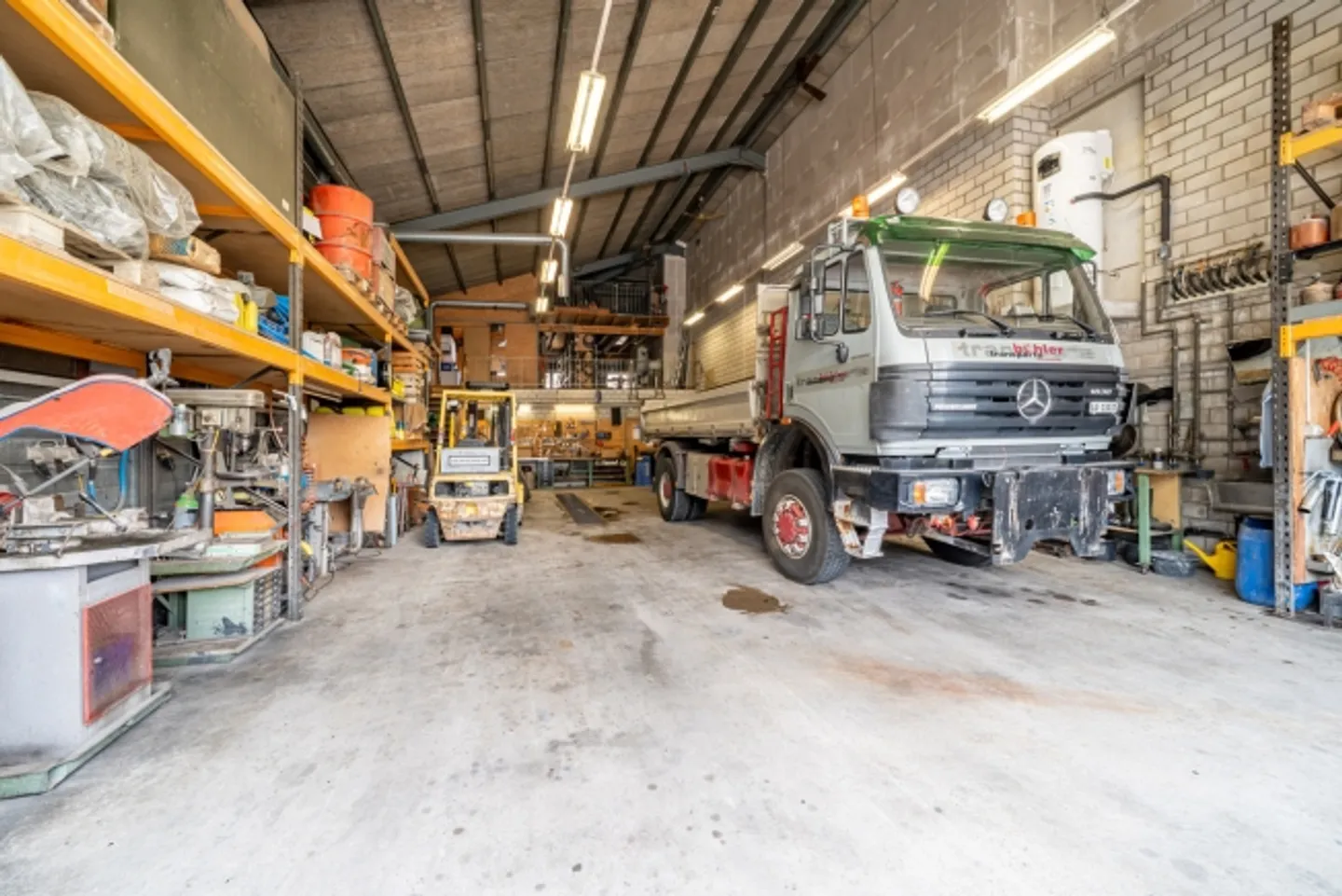 Propriété avec potentiel de développement - Photo 3 sur 8