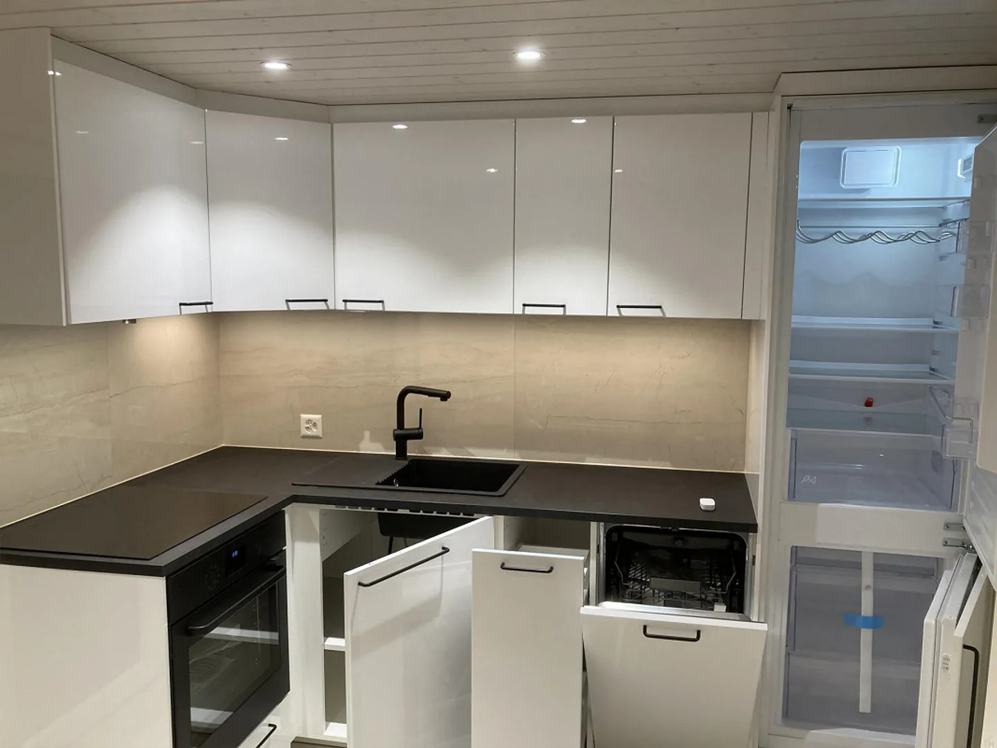 Exclusif & Première location après rénovation complète : Moderne 2.5 pièces - Photo 6 sur 8