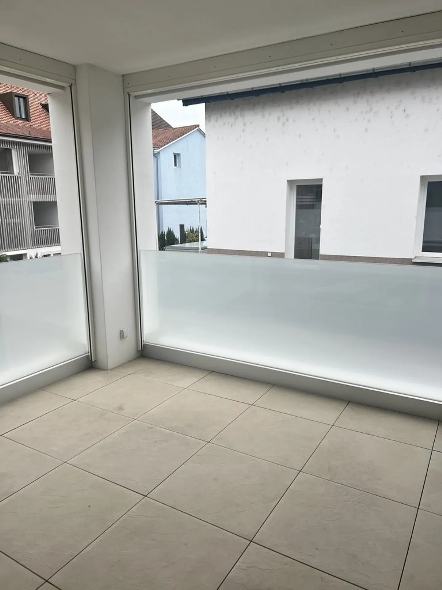 Modern and centrally located 2.5-room apartment with loggia - Photo 6 of 7