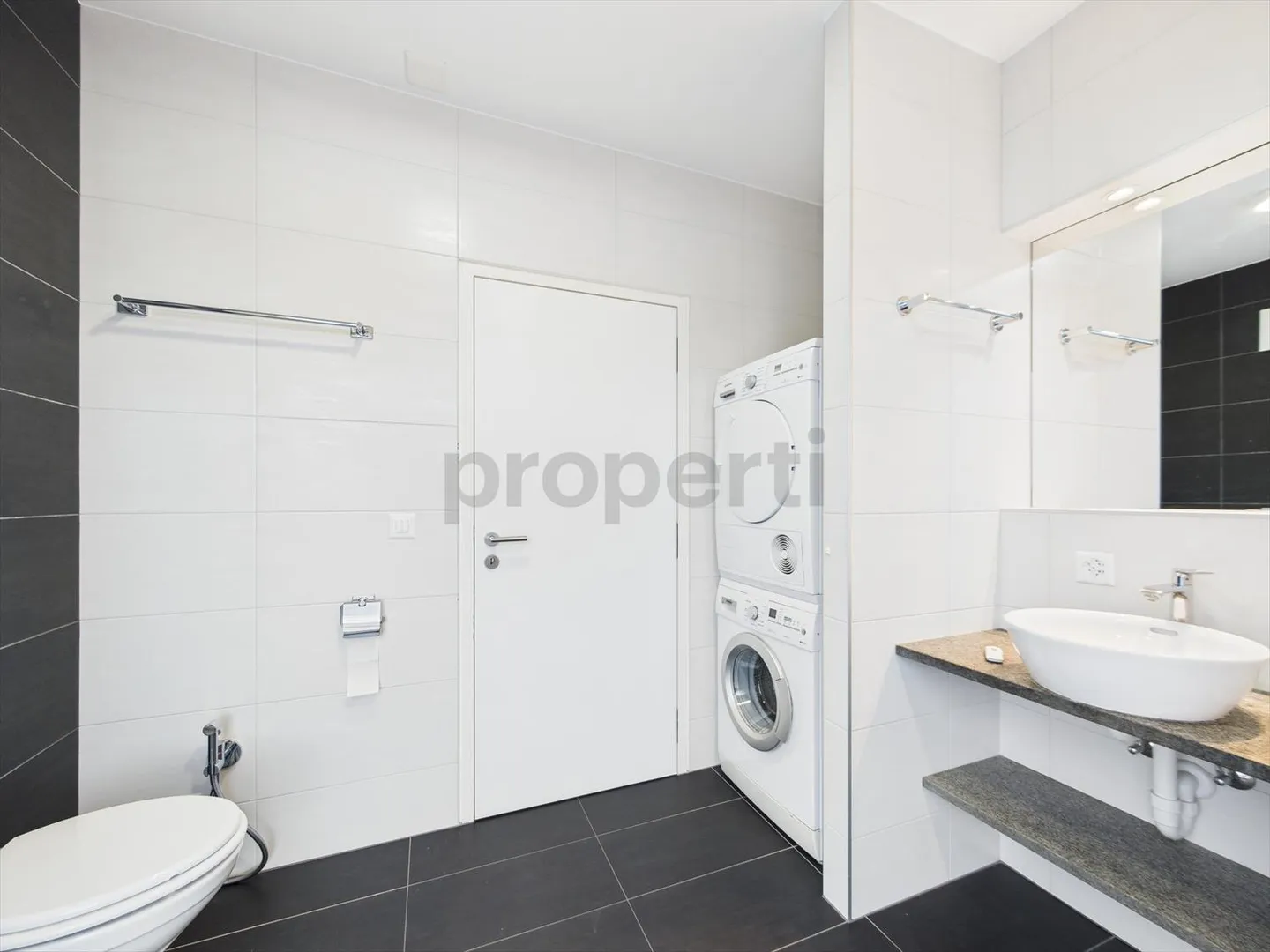 Attico eccezionale, 3.5 locali, 91m², ultimo piano con terrazza di 95m² + vista libera a Yverdon-les-Bains - Foto 9 di 13