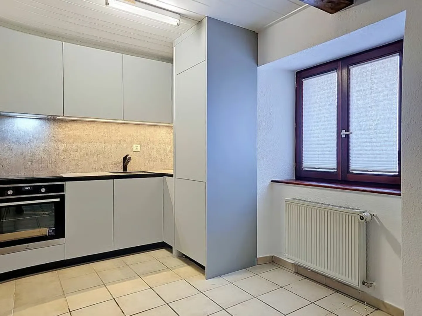 Appartement rénové au rez-de-chaussée - Photo 4 sur 12