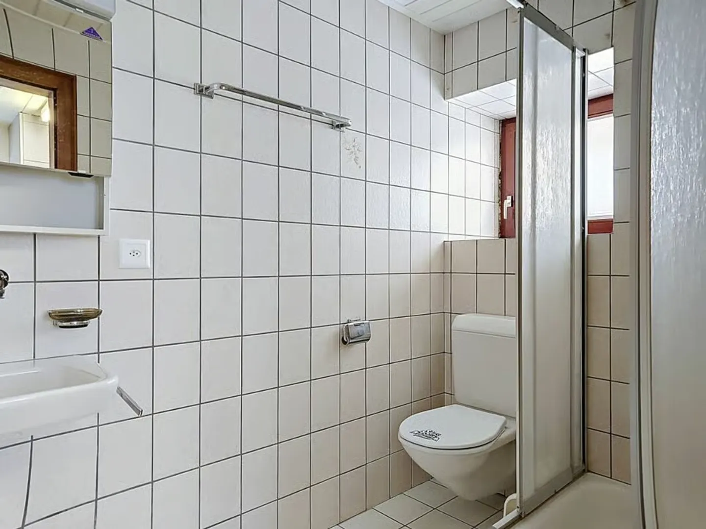 Appartement rénové au rez-de-chaussée - Photo 9 sur 12