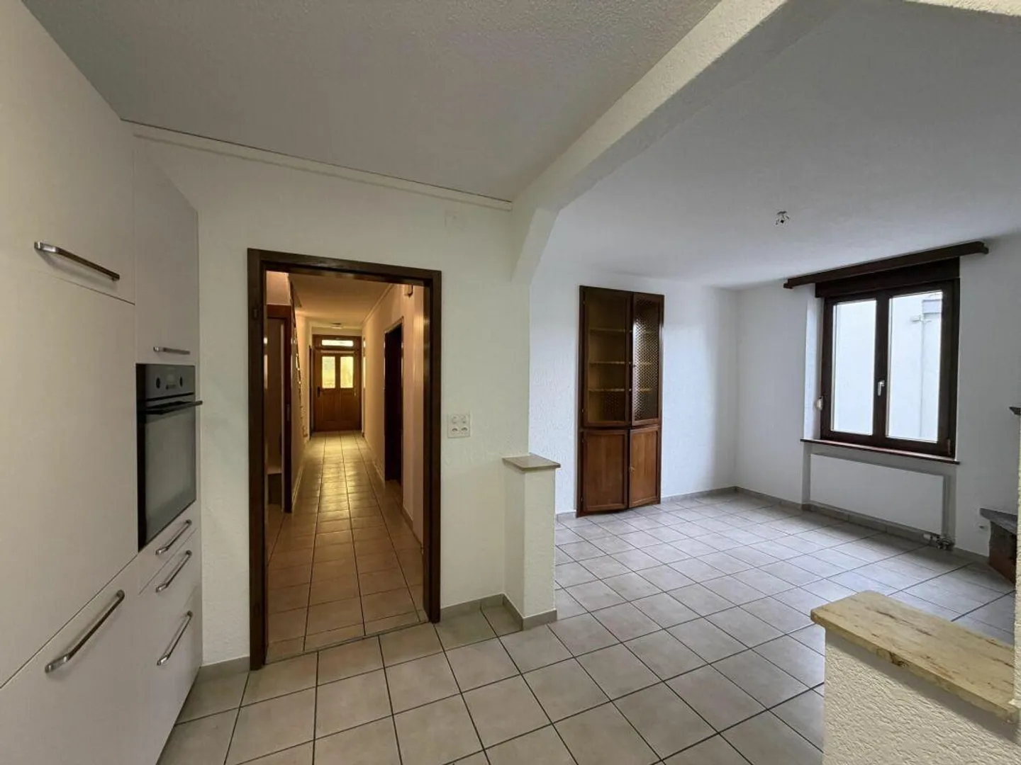 Charming Residential House in Central Location (350 m from Schaffhausen Train Station) - Photo 3 of 30