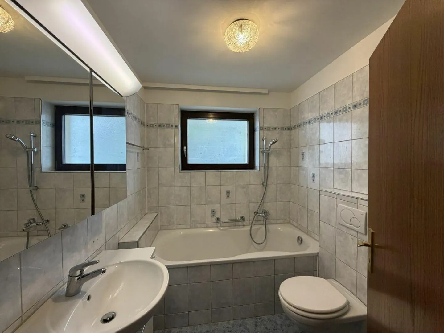 Charming Residential House in Central Location (350 m from Schaffhausen Train Station) - Photo 7 of 30