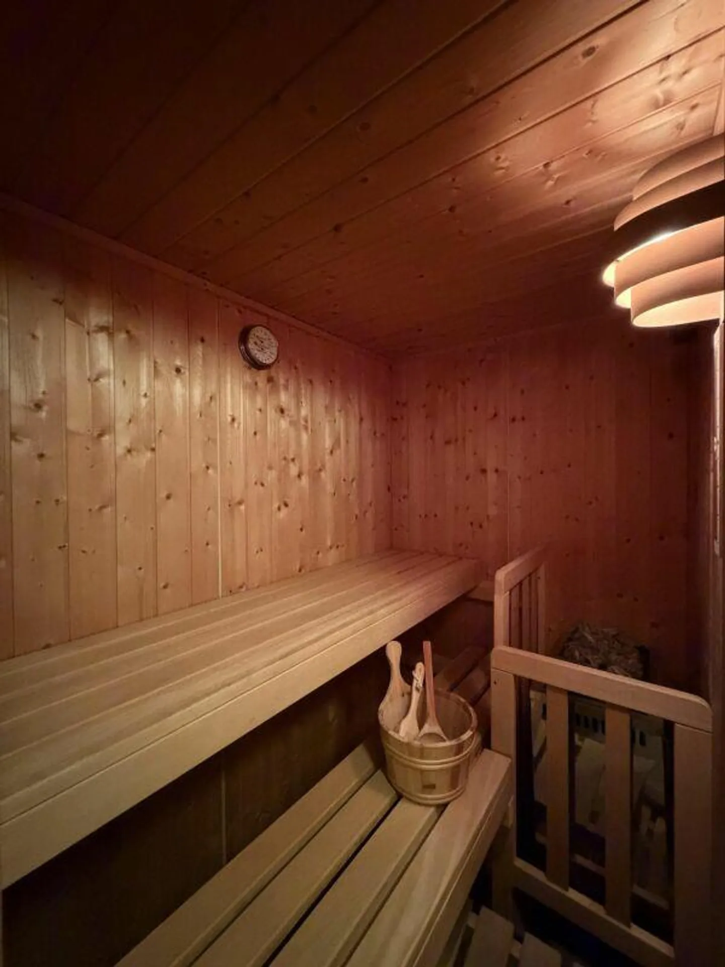 Charming Residential House in Central Location (350 m from Schaffhausen Train Station) - Photo 8 of 30