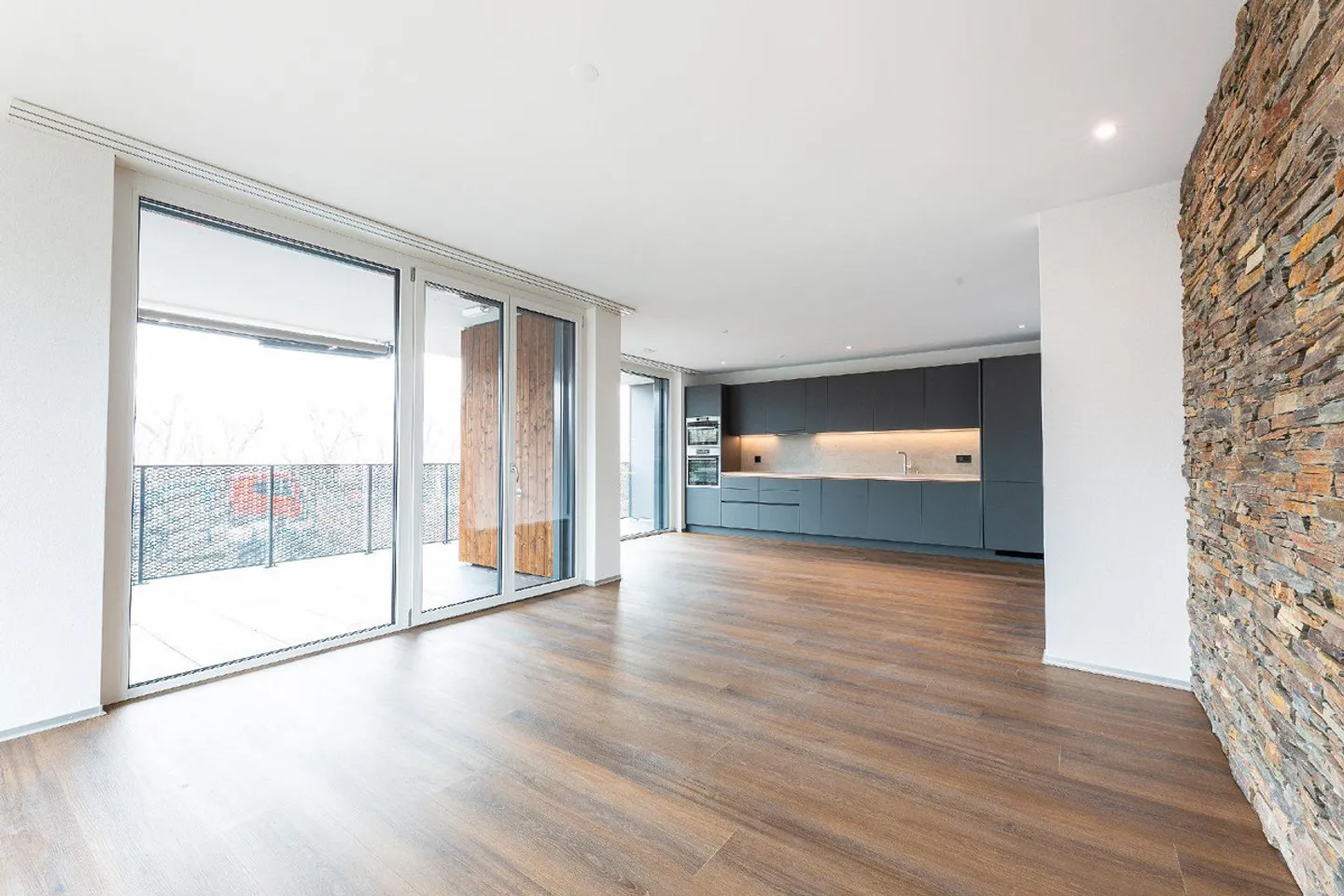 Ampio appartamento di 5,5 stanze con terrazza estesa - Foto 3 di 13