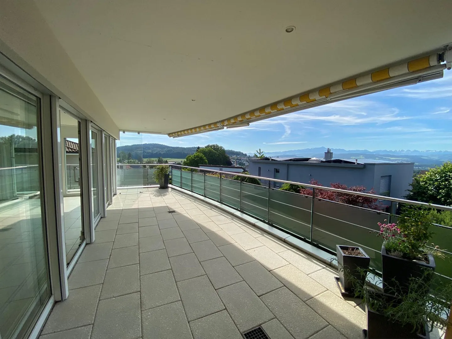 Hochwertige Wohnung mit Alpenblick - Foto 2 von 11