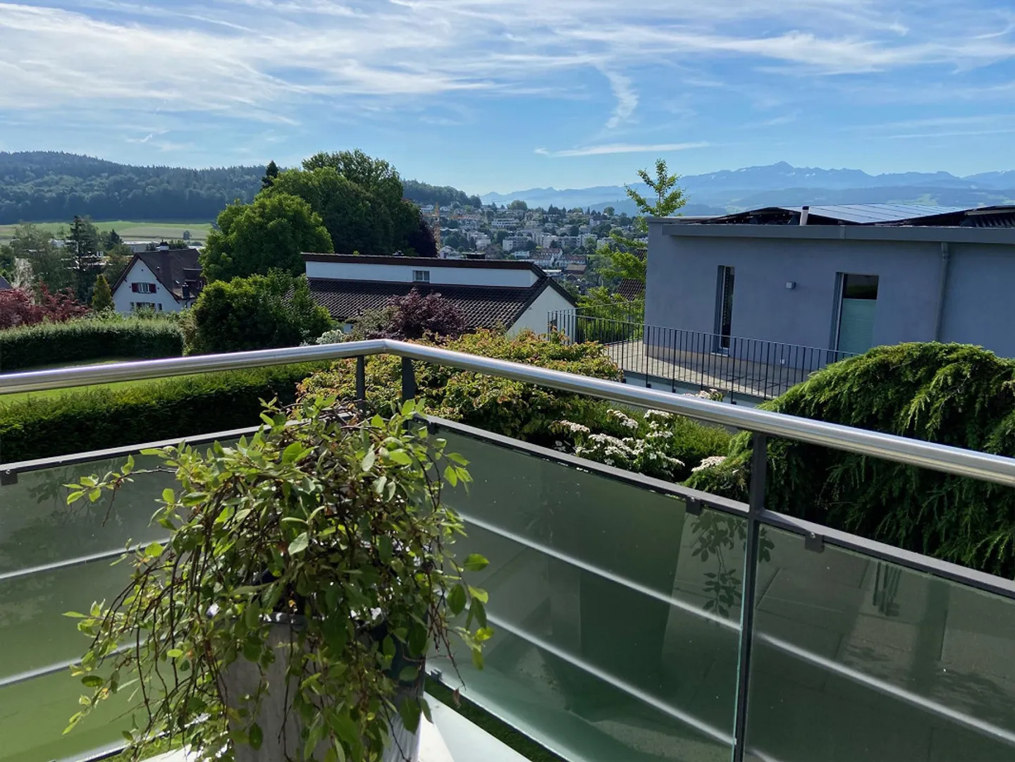 Hochwertige Wohnung mit Alpenblick - Foto 3 von 11