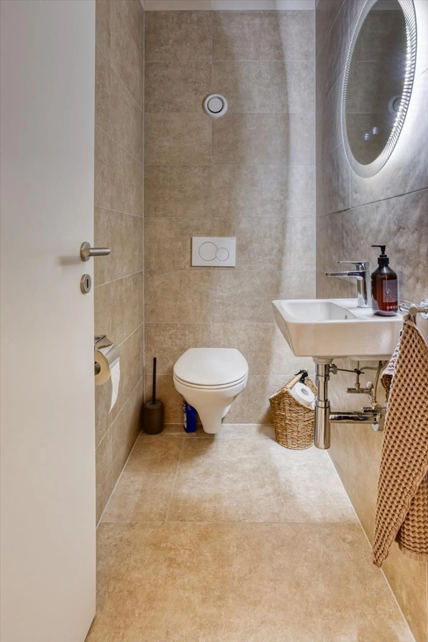 GERÄUMIG UND HELL - Foto 6 von 13