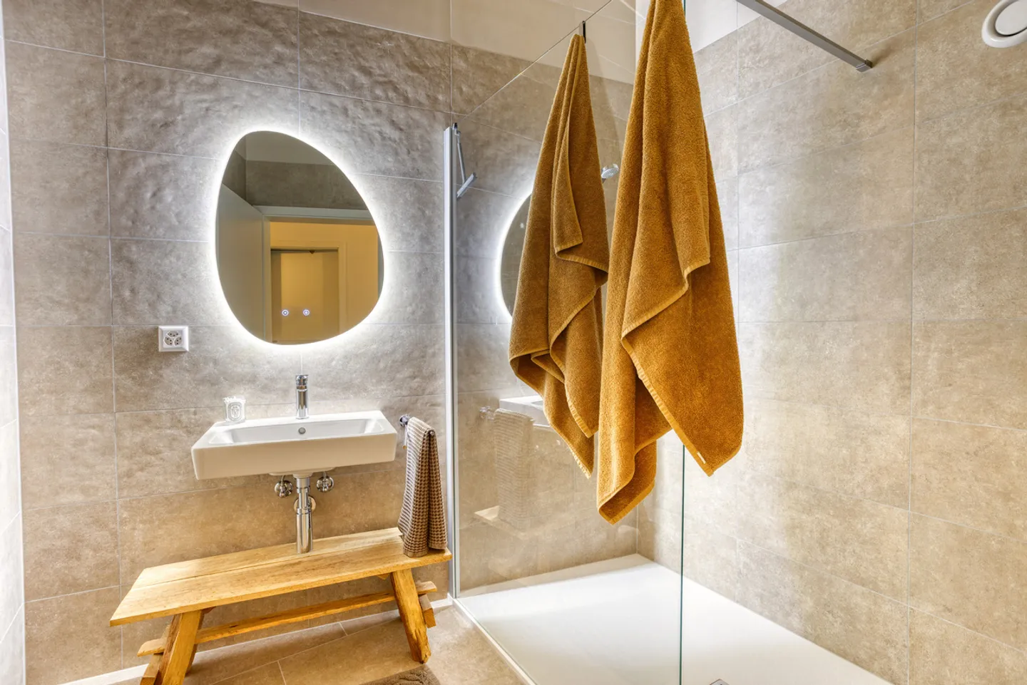 GERÄUMIG UND HELL - Foto 7 von 13