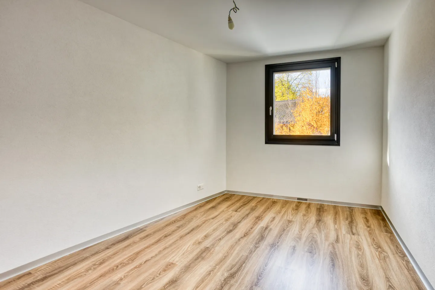 GERÄUMIG UND HELL - Foto 10 von 13