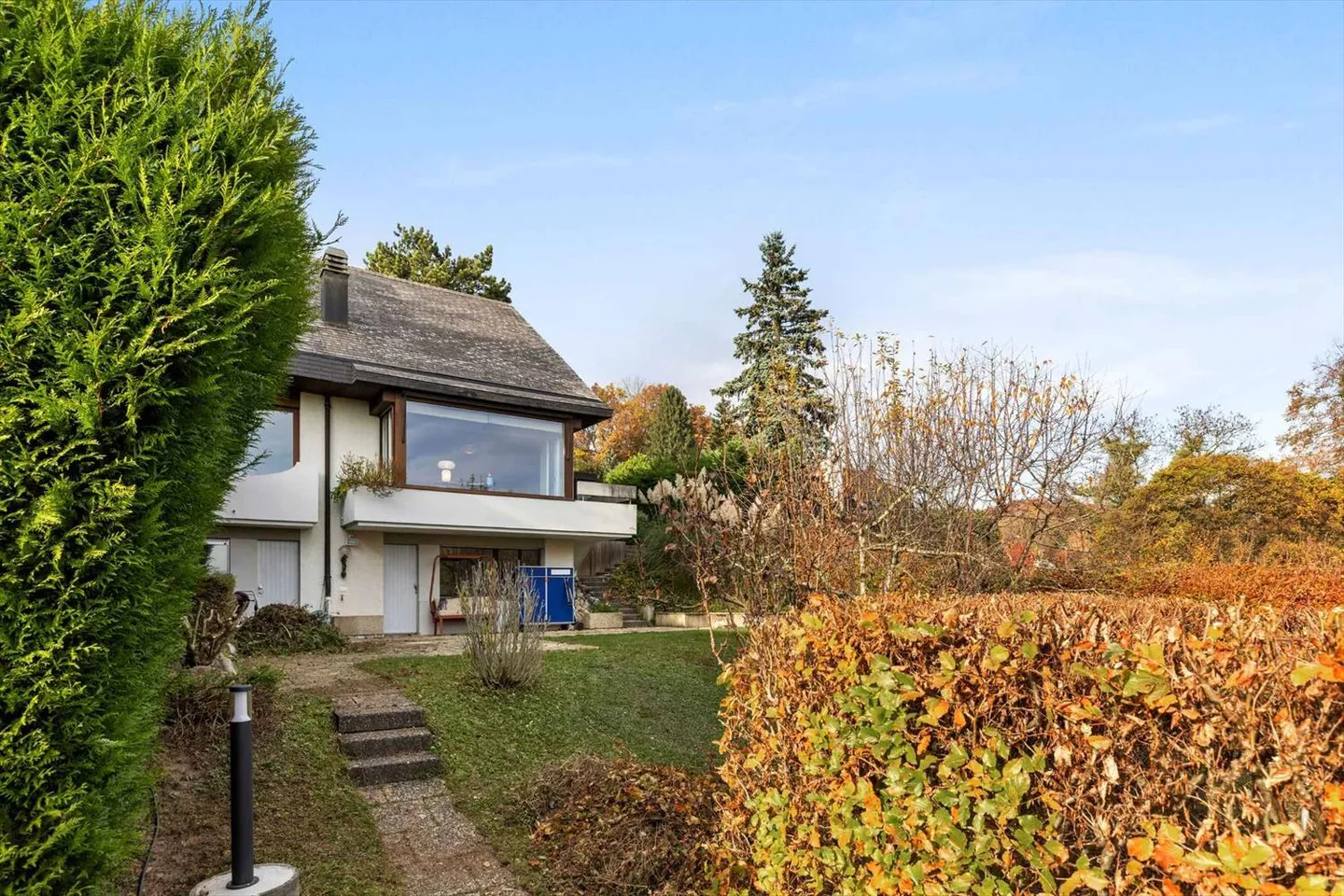 Elegante casa a schiera con grande giardino - Foto 1 di 13